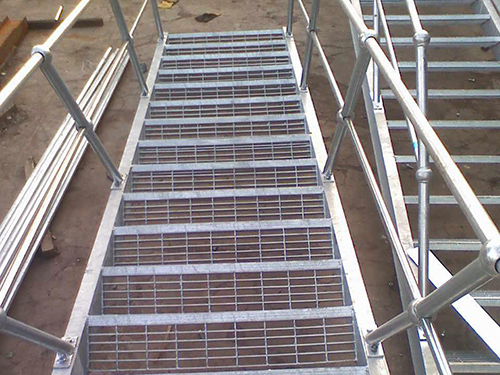 钢格板踏步板 - 河北振兴金源丝网集团有限公司图片2