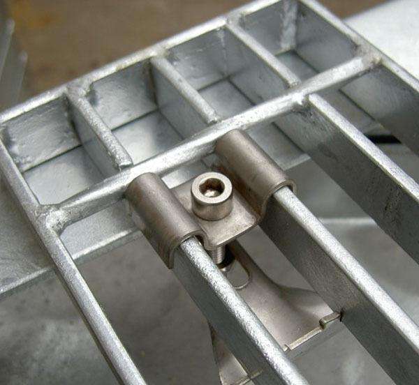 钢格栅板安装夹 - 河北振兴金源丝网集团有限公司图片4